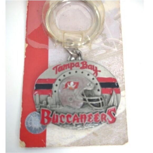 Tampa Bay Buccaneers NFL Metal Key Chain Officially Licensed 1997 Stamped Back - Picture 1 of 13
